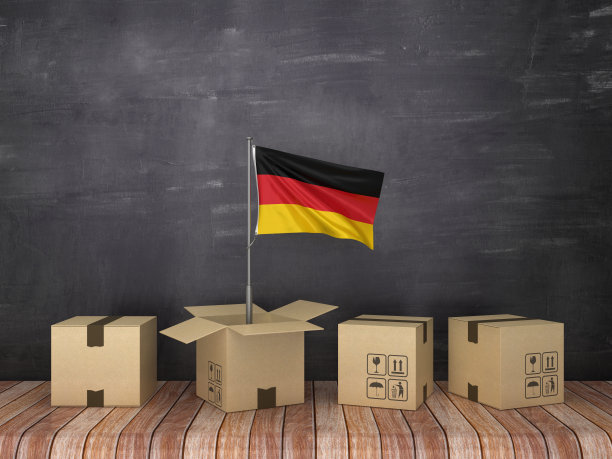 德国国旗在纸板盒在黑板上- 3D渲染图片下载