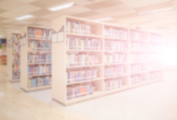 带有模糊背景的图书馆房间内部图片下载