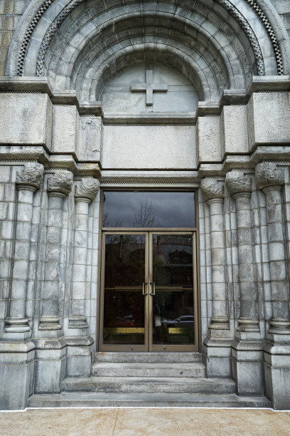 “圣路易斯大教堂”的外部建筑和设计图片下载