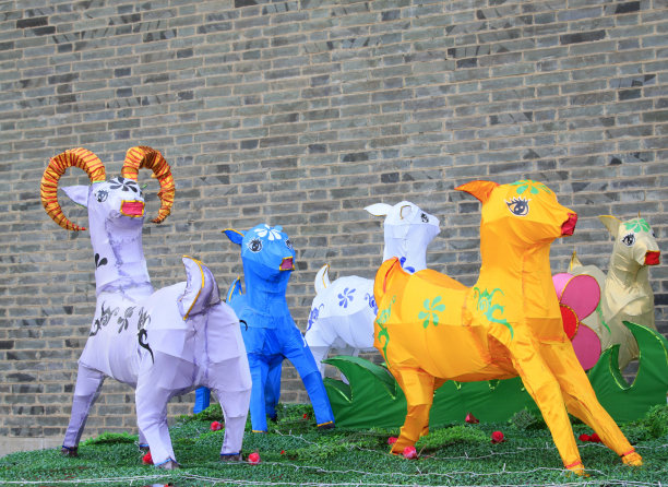 山羊造型灯笼，特写照片图片下载