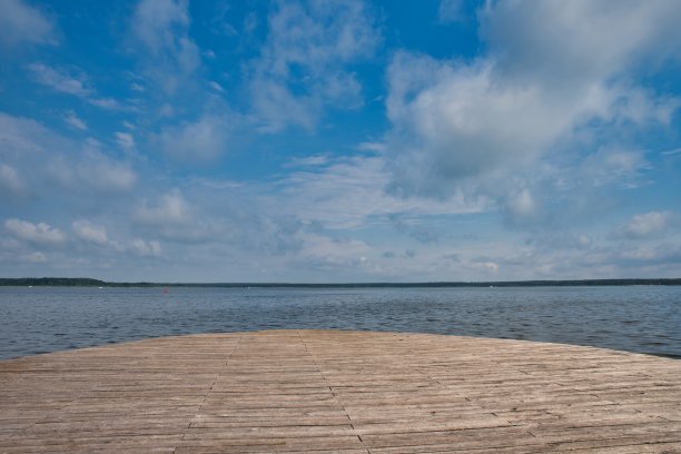 湖上的着陆平台图片下载