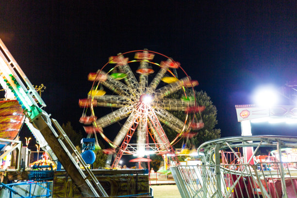 晚上的游乐园图片下载