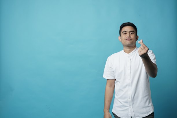 Saranghae / Little Heart东南亚青年Man - Copy Space图片下载