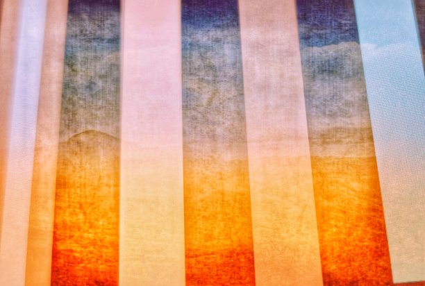 条纹纸背景与彩虹色效果。图片下载