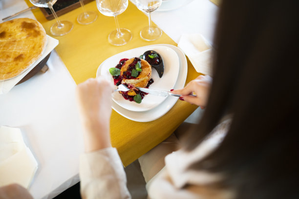 品尝美食图片下载