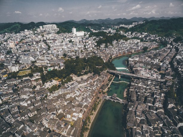 鸟瞰图凤凰古城风光，中国湖南图片下载