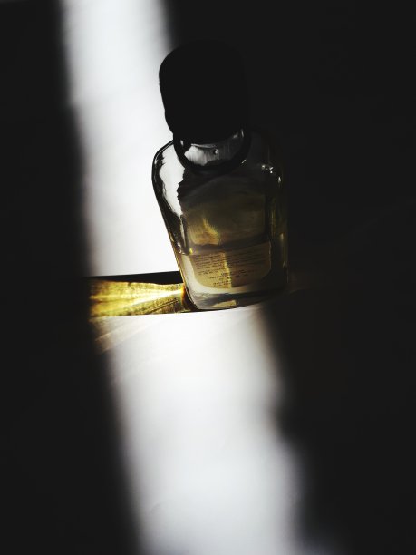 自然瓶反射图片下载