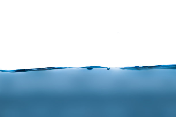 蓝色的水面与泡沫和水溅在白色的背景图片下载