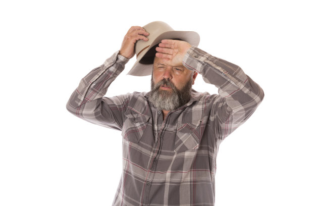 一个人在夏天擦拭额头图片下载