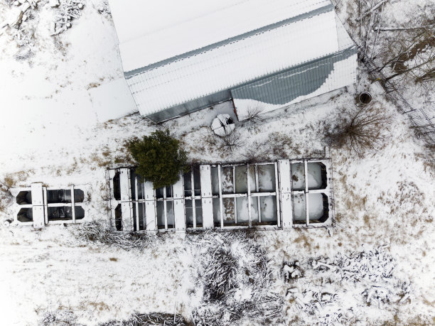 受损建筑物的鸟瞰图图片下载