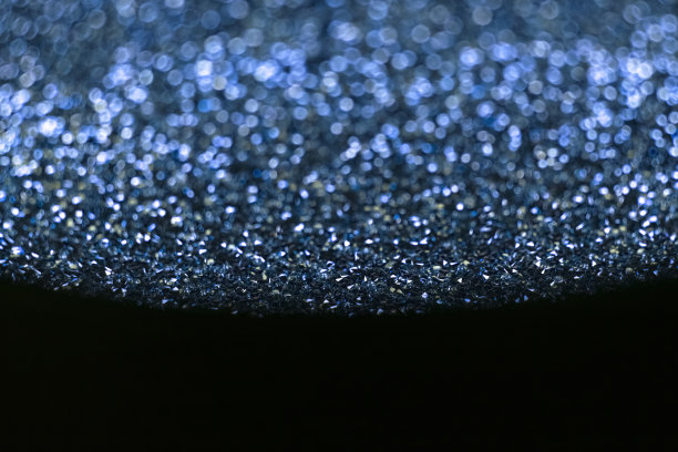 抽象的蓝色水晶背景与复制空间。闪闪发光的背景。图片下载