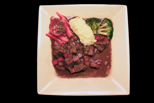 慢煮牛肉和蔬菜图片下载