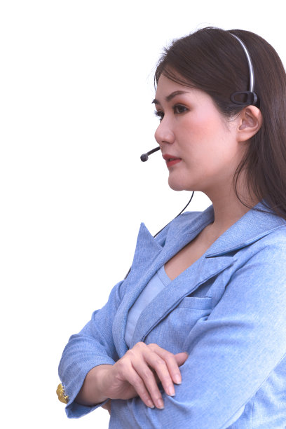 年轻女子是呼叫中心的工作人员。图片下载