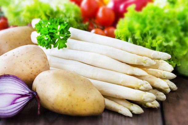 芦笋和土豆图片下载