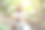 孩子们在夏季公园爬树。儿童攀爬。图片下载