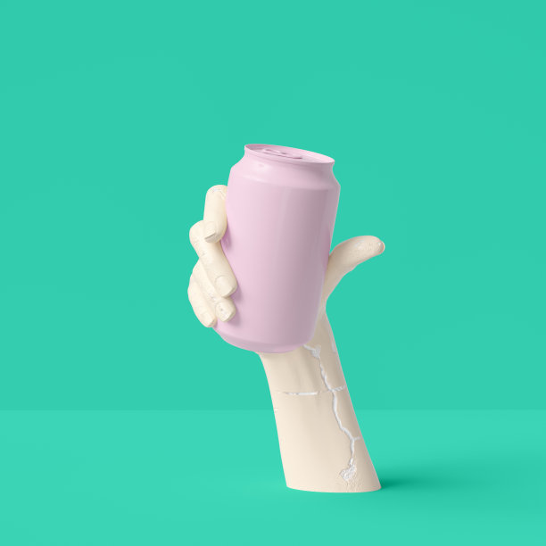 手雕塑姿态握住汽水可以孤立在绿色背景上，展示饮料横幅模型，汽水广告创意设计理念，3d渲染图片下载