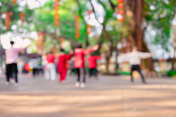 中国老年人公园晨练太极图片下载