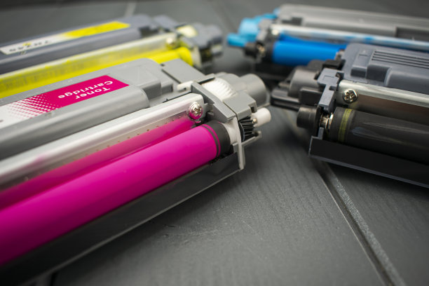 一个彩色激光打印机的四色墨盒图片下载