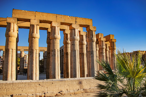 卢克索：尼罗河右岸阿蒙-拉神庙遗址图片下载