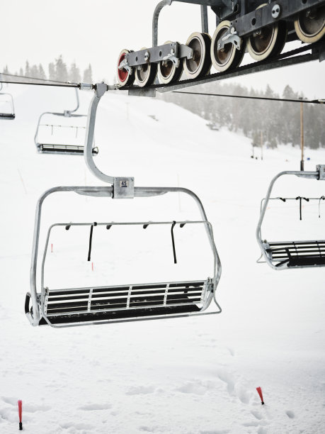 滑雪胜地的缆车图片下载