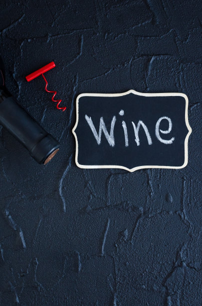 带开瓶器的葡萄酒图片下载