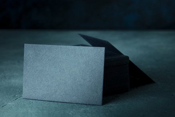 名片，深蓝色厚纸板卡片堆叠的空白模型图片下载