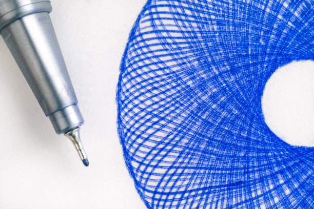 蓝色圆圈图案与毛笔。图片下载