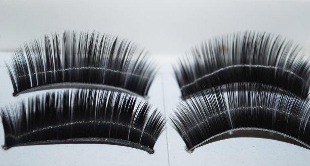 两对睫毛延长器，婚礼配饰图片下载