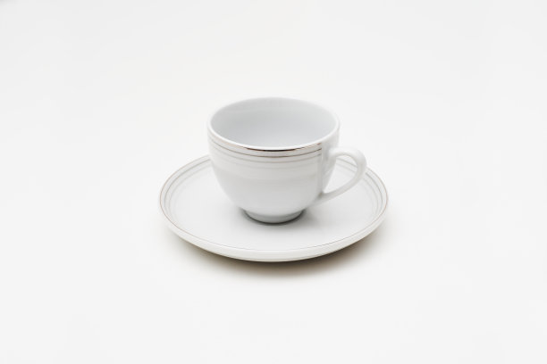 一个优雅的古董白色陶瓷咖啡杯与碟孤立在统一的背景图片下载