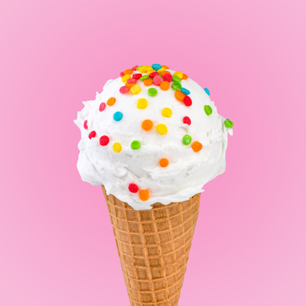 粉色背景上的香草冰淇淋图片下载