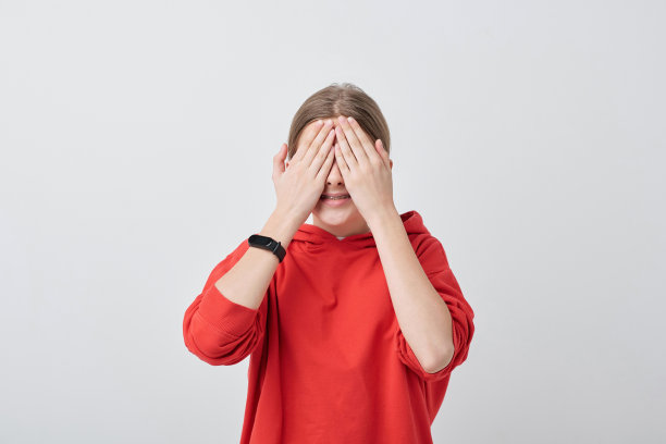 玩捉迷藏图片下载