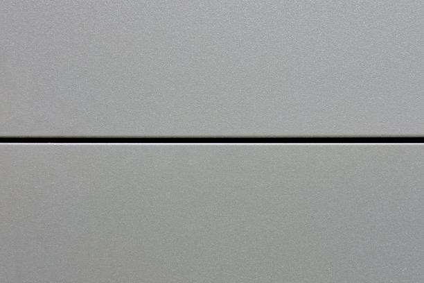 背景金属板两半，复制空间。钢的表面纹理被分成两半。图片下载