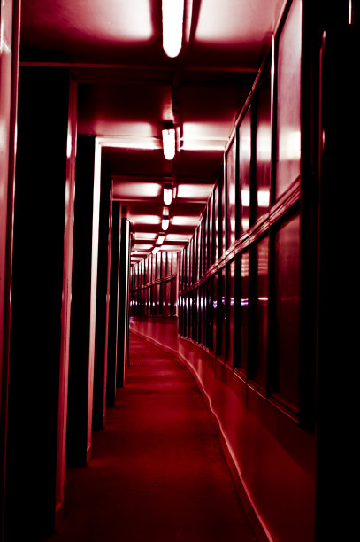 夜晚的走廊，英国伦敦图片下载