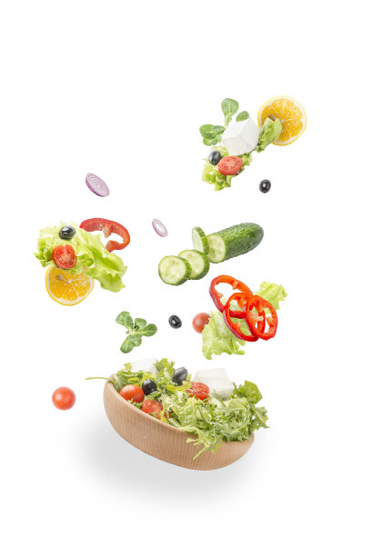 白色背景上的新鲜蔬菜沙拉。图片下载