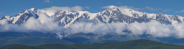 全景式的山脉，云彩图片下载