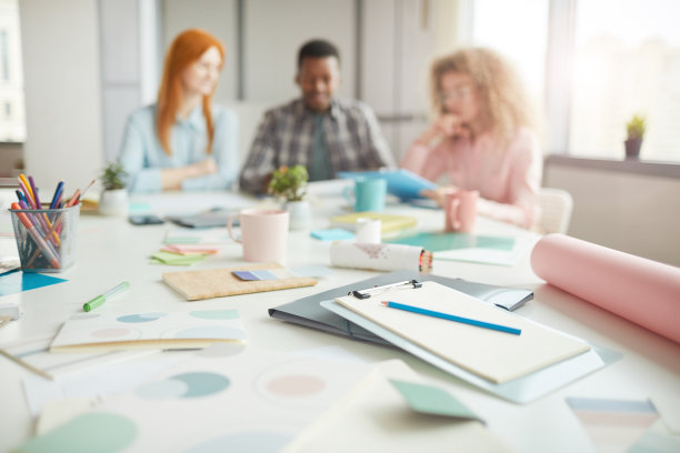 创意世界文字矢量插画（太空概念，地球与星空背景）图片下载