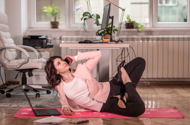 办公室瑜伽图片下载