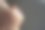可爱的小男孩抬头的肖像图片下载