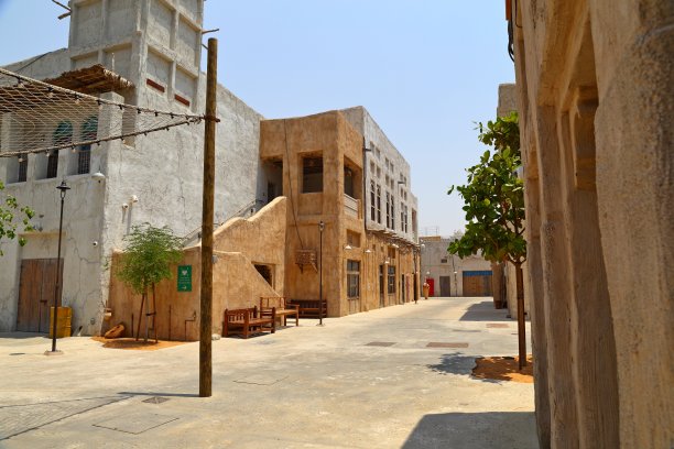 迪拜老城区的传统阿拉伯街道，位于迪拜历史悠久的Al Fahidi街区图片下载