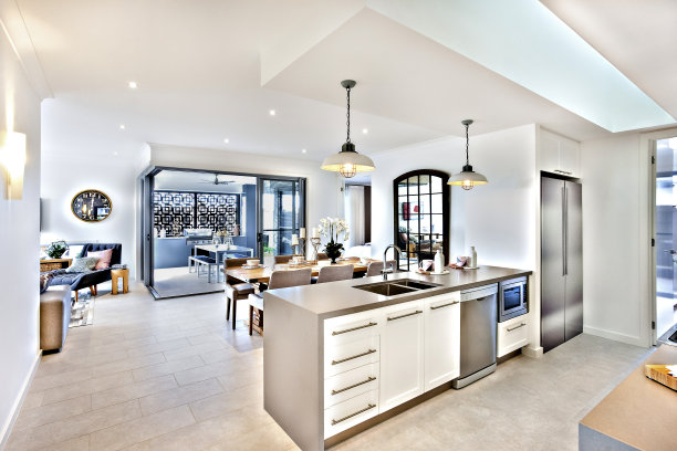 现代厨房，餐厅和露台区域图片下载