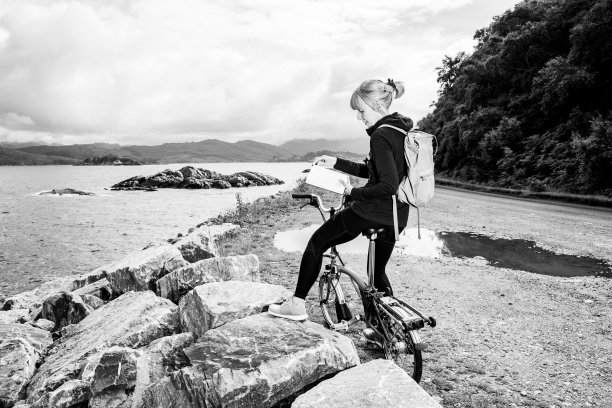 只有我和我的书图片下载