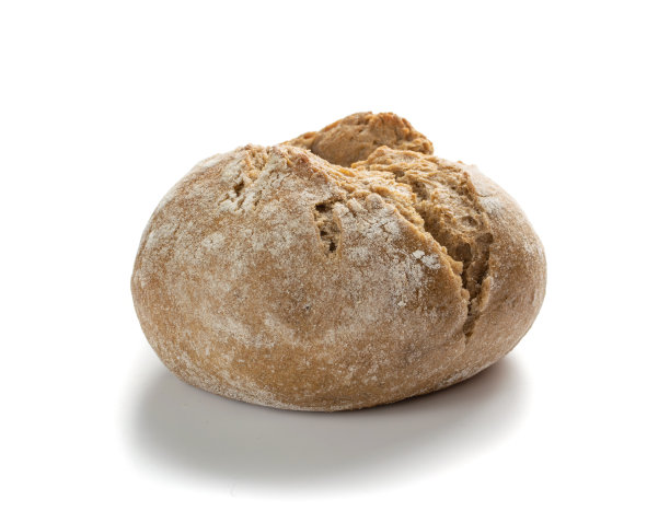 自制的传统黑麦面包面包在白色的背景孤立图片下载
