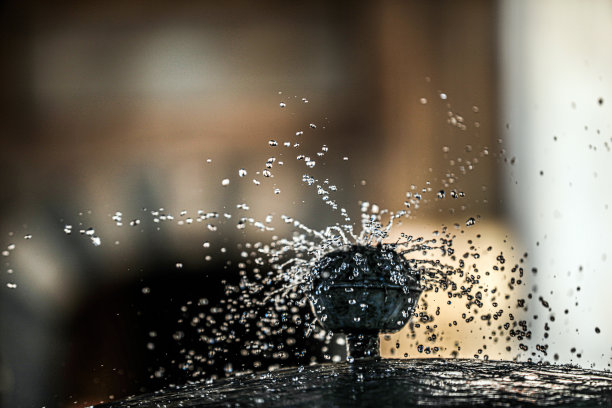 水滴与喷泉图片下载