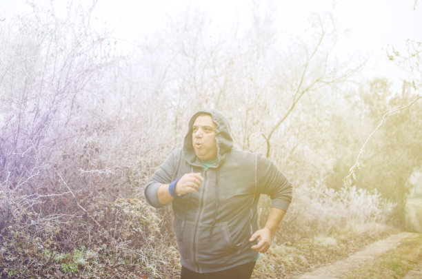 超重的人慢跑图片下载