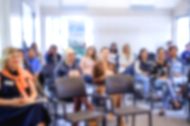 模糊的前视图背景教室。图片下载