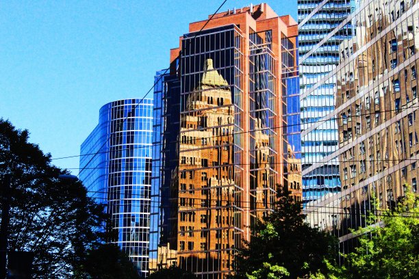 市中心的反射图片下载