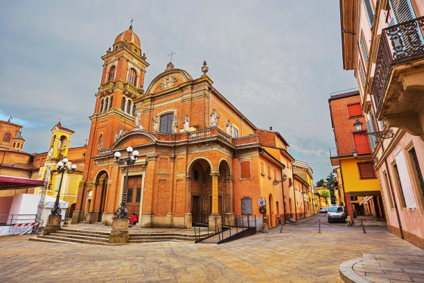 托斯卡纳的一个小镇的意大利街道图片下载