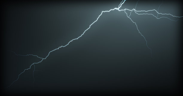 闪电击中一个黑色背景与现实的反射图片下载