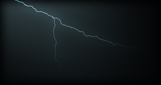 闪电击中一个黑色背景与现实的反射图片下载