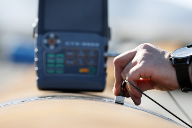 焊缝金属超声波检测的观点。超声检测是一种基于超声波在被测物体或材料中传播的无损检测技术。图片下载